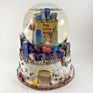 Bloomingdale's 2000 NYC Twin Towers Musical Light Up Snow Globe Big Brown‎ Bag